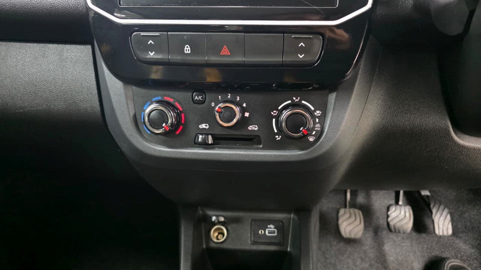 Photo 16 of 28