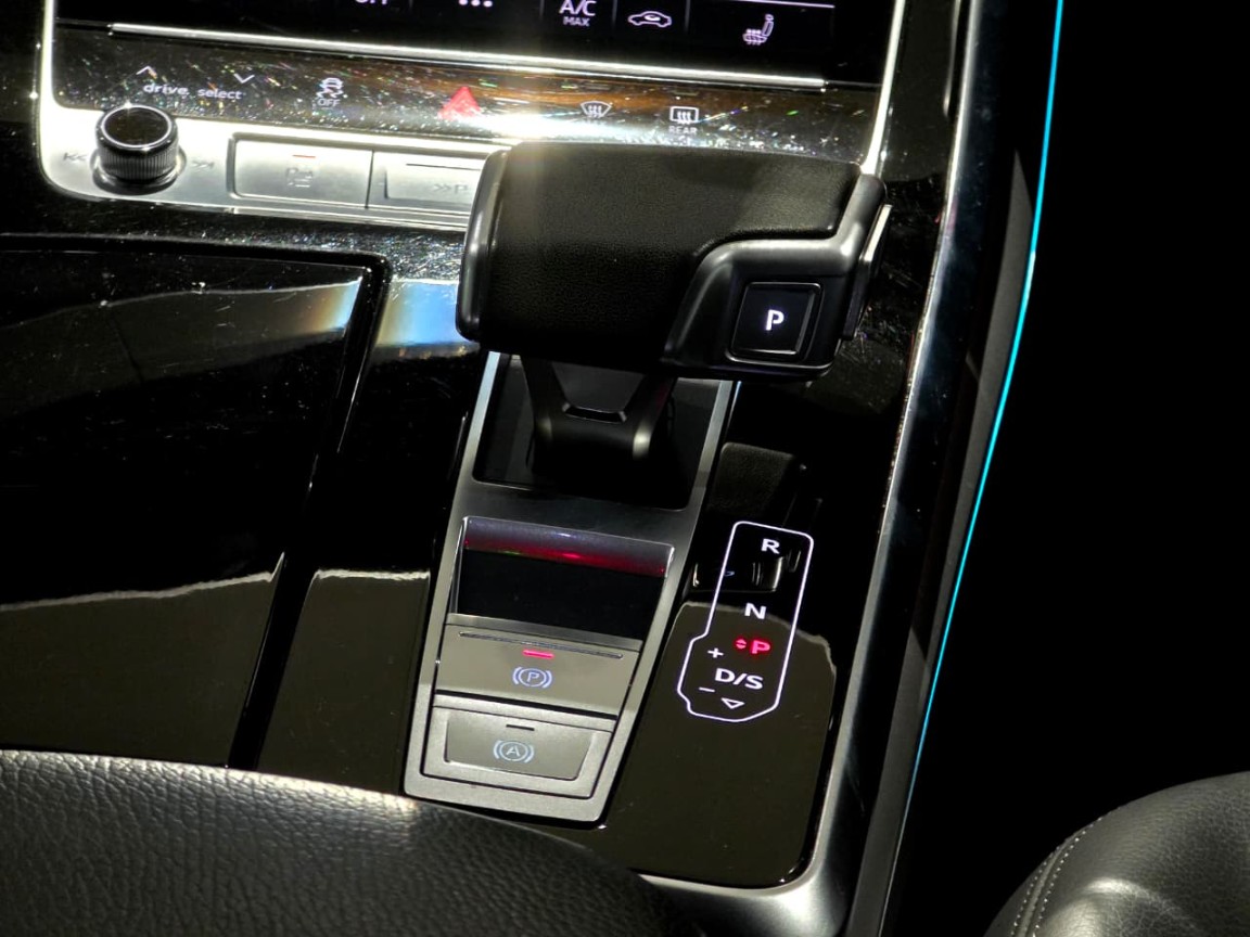 Photo 15 of 32