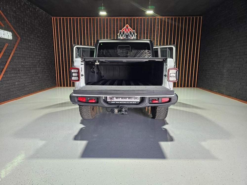 Photo 23 of 27