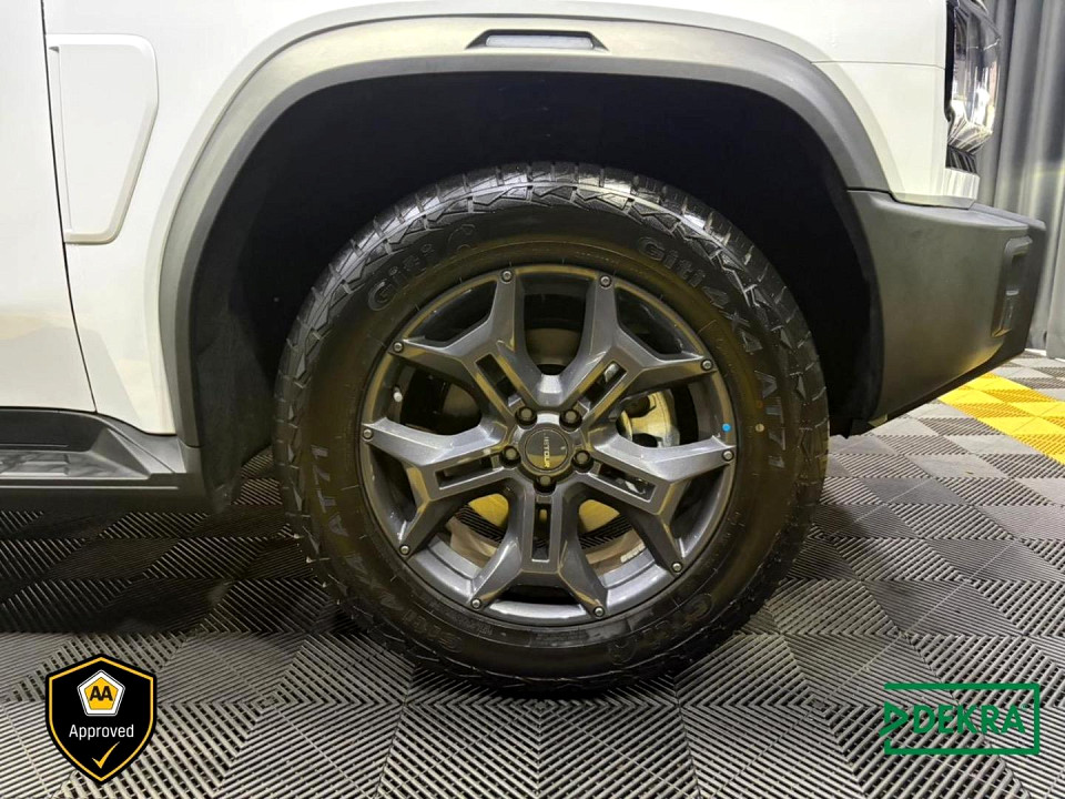 Photo 3 of 18