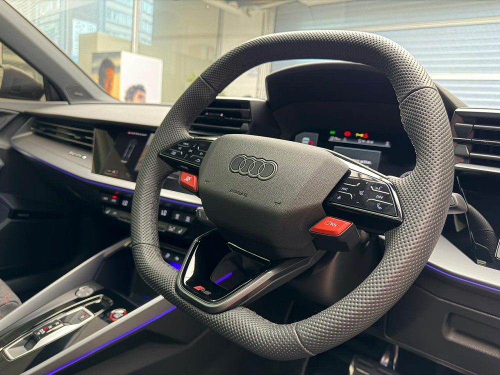 Photo 7 of 33