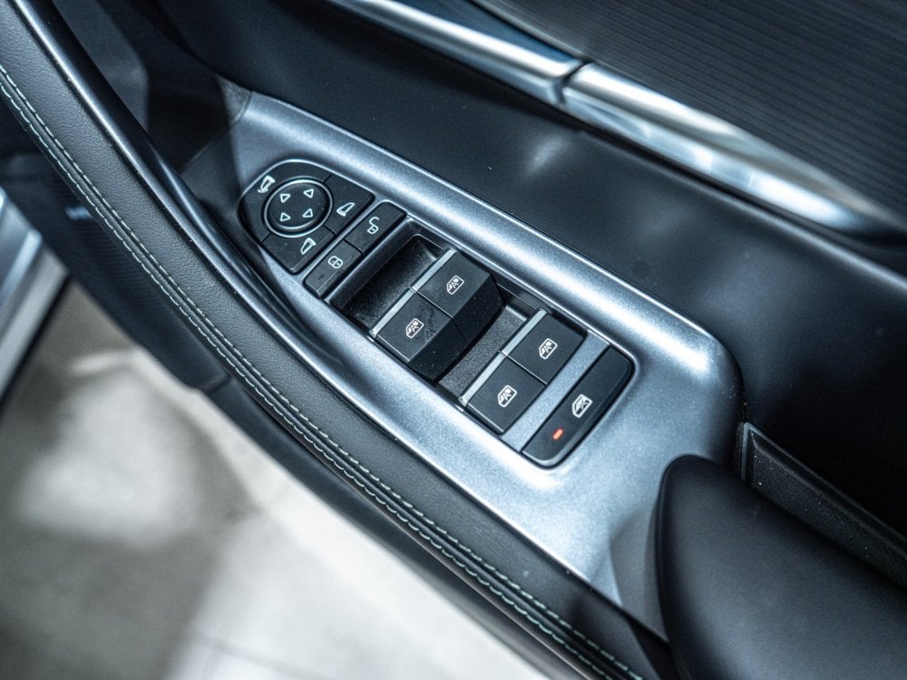 Photo 11 of 28