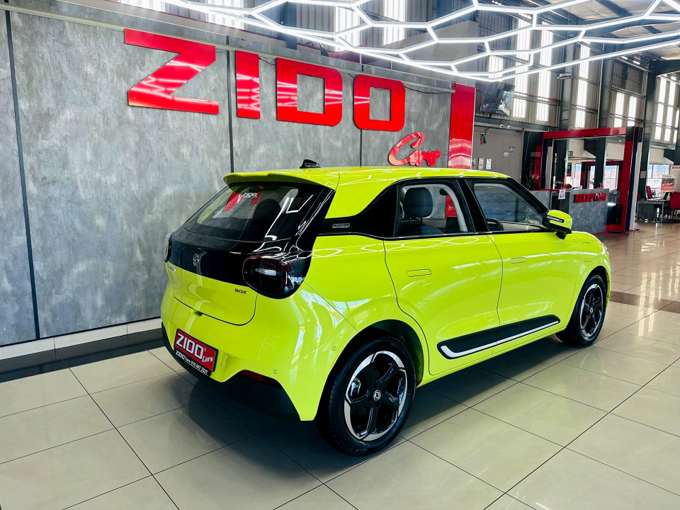 Photo 11 of 32