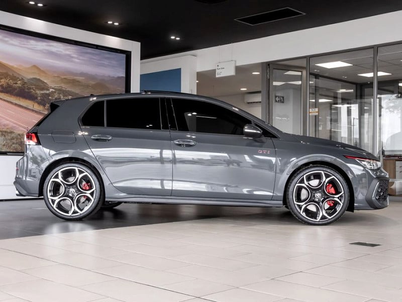 Photo 10 of 14