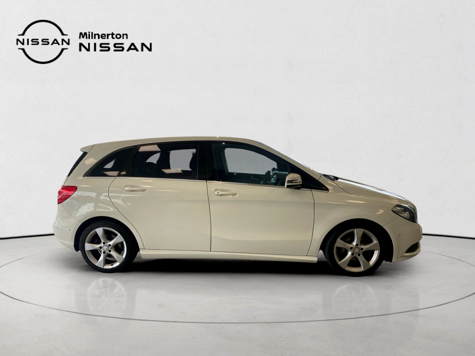 Photo 3 of 28