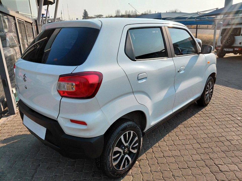 Photo 4 of 24