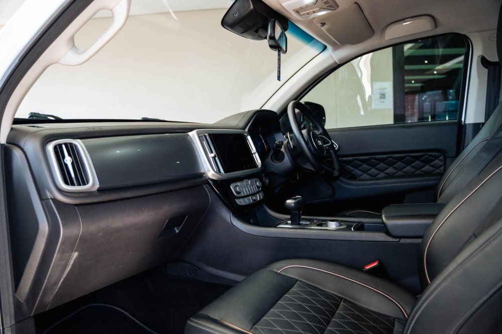 Photo 21 of 28