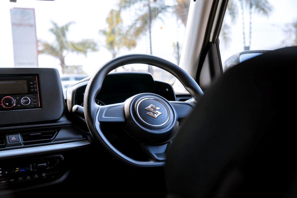 Photo 7 of 28