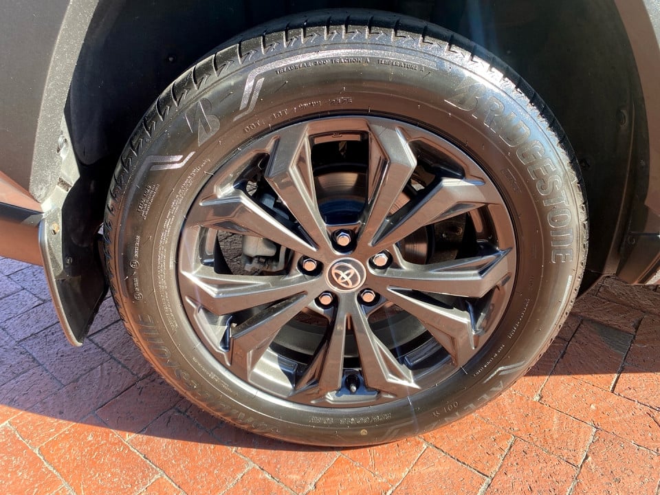 Photo 18 of 28