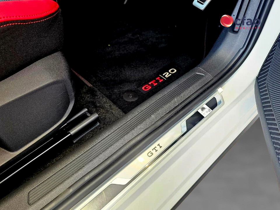 Photo 17 of 18