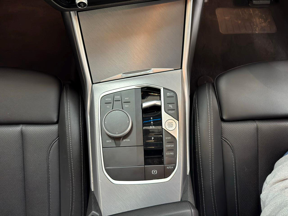 Photo 15 of 18