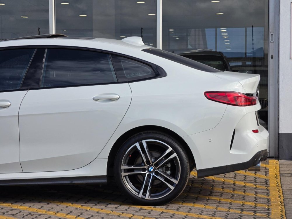 Photo 15 of 28