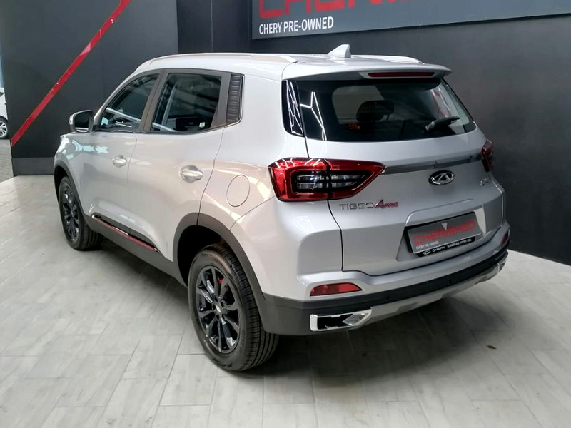 Photo 3 of 28