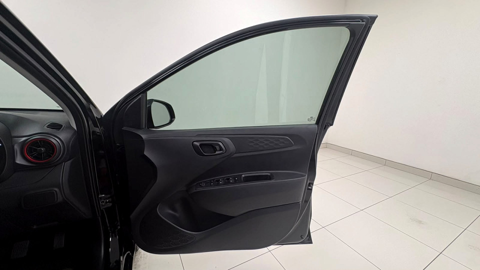 Photo 9 of 28
