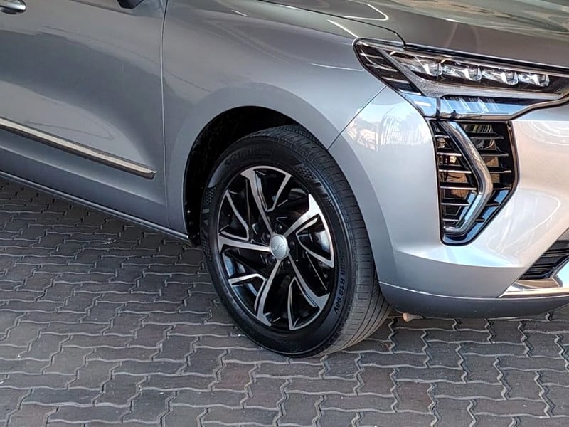 Photo 5 of 27
