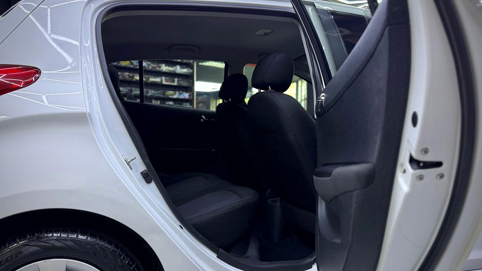Photo 21 of 28