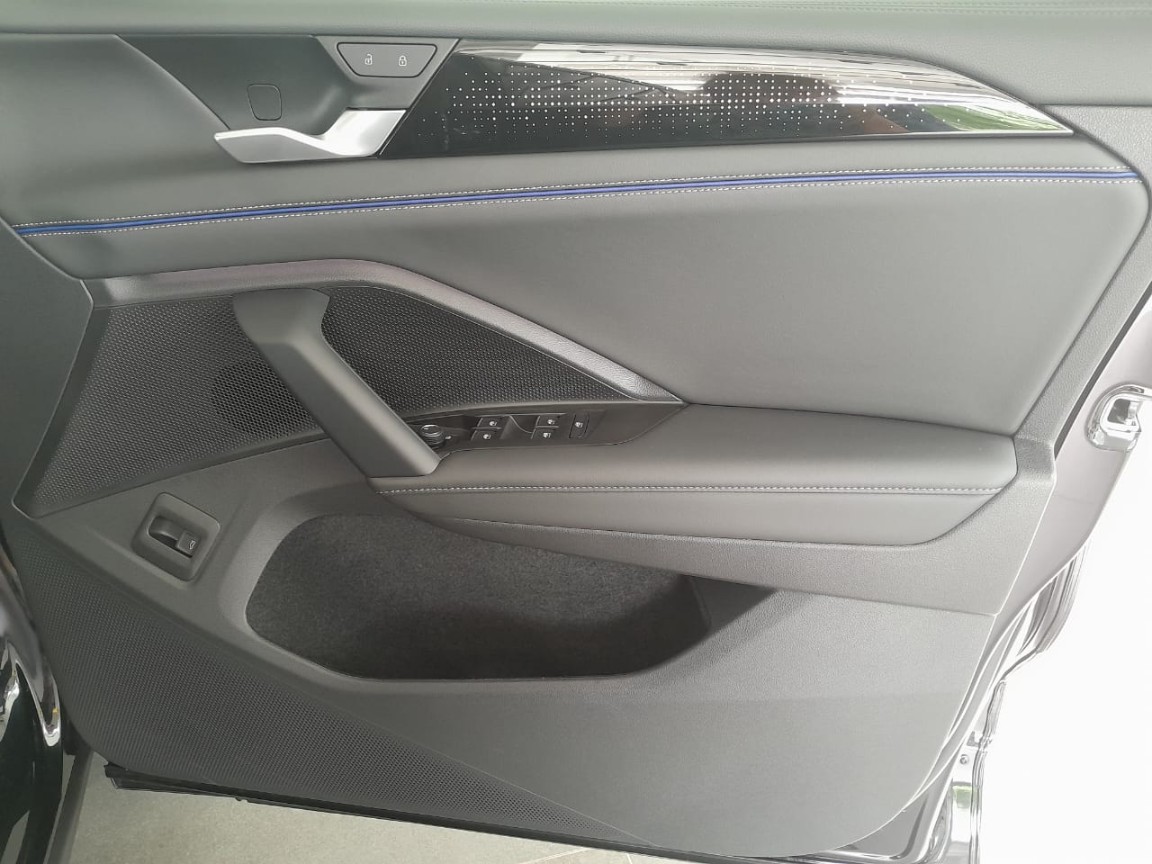 Photo 3 of 20