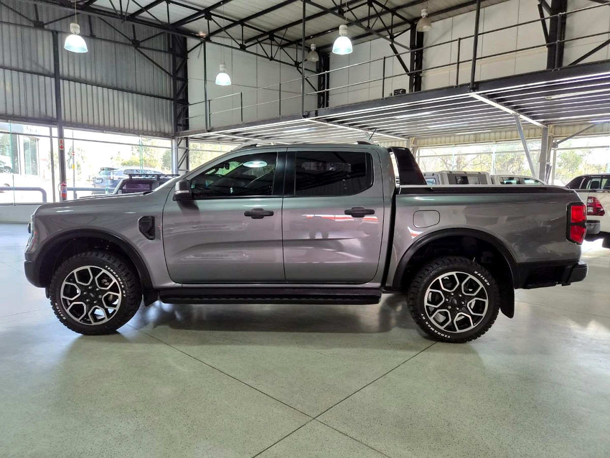 Photo 7 of 28