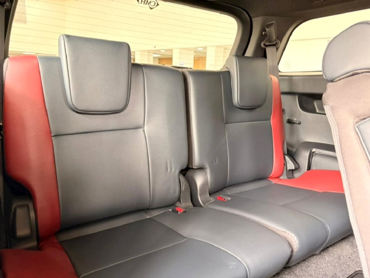 Photo 5 of 9