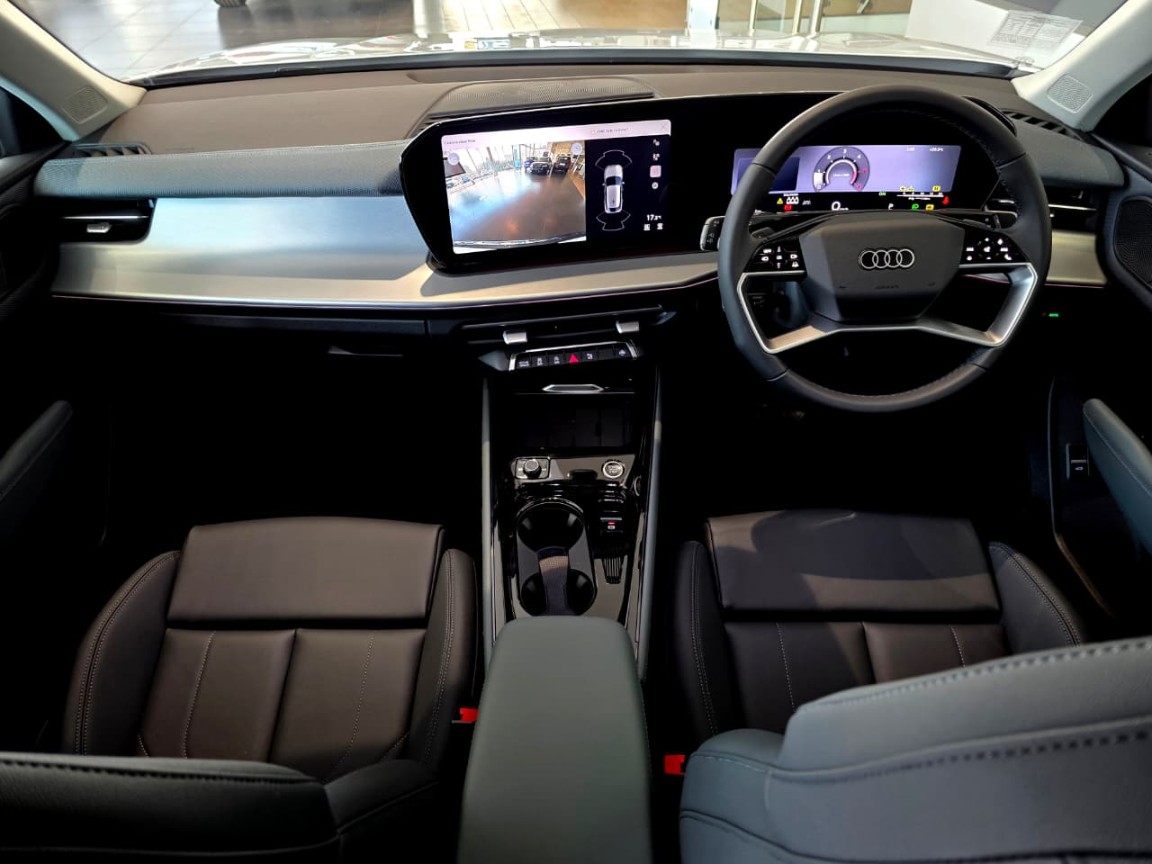 Photo 8 of 32