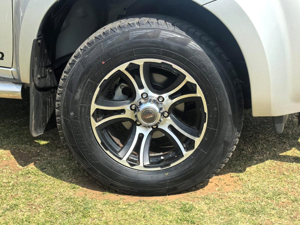 Photo 13 of 28
