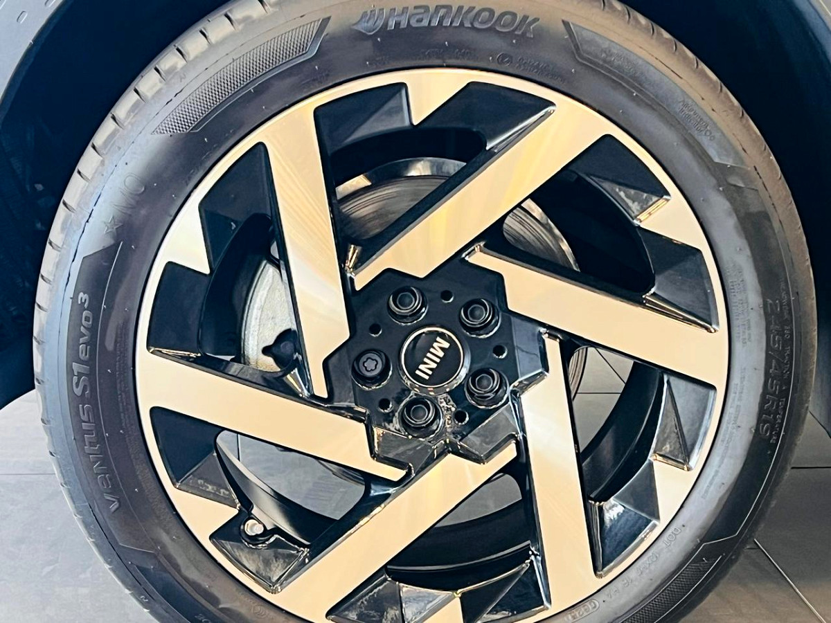 Photo 5 of 20