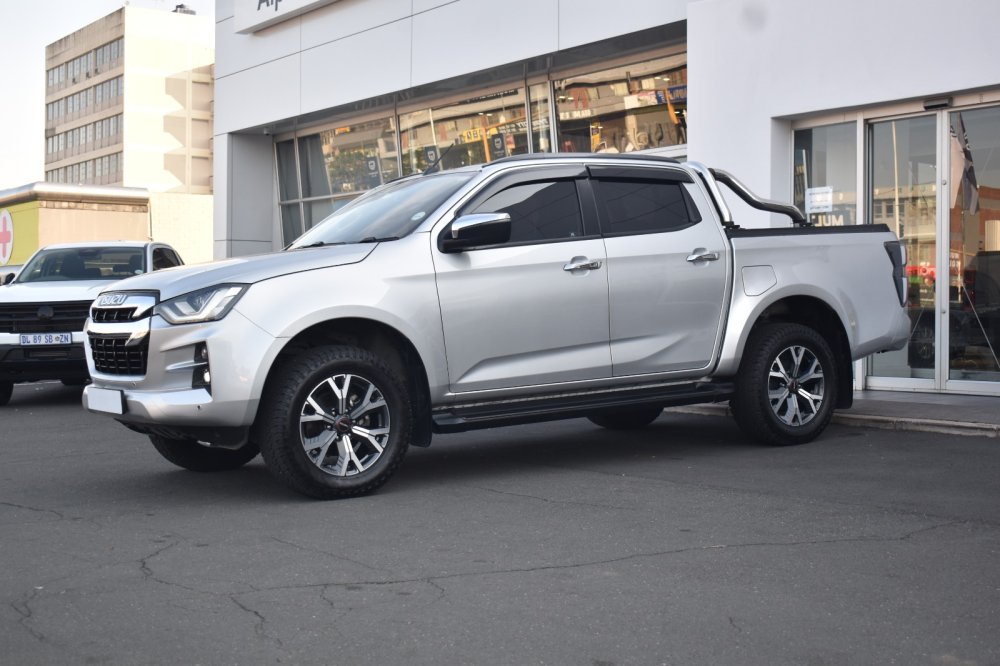 Photo 3 of 18