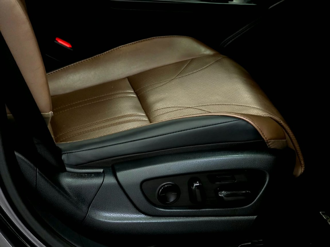 Photo 20 of 33