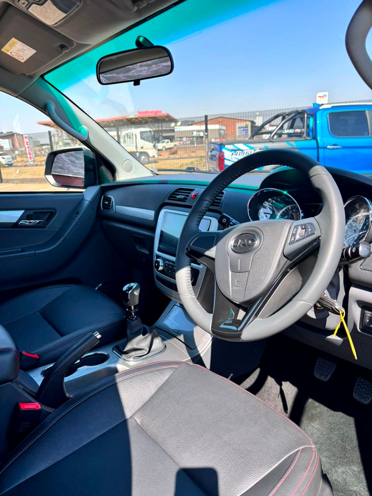 Photo 4 of 27