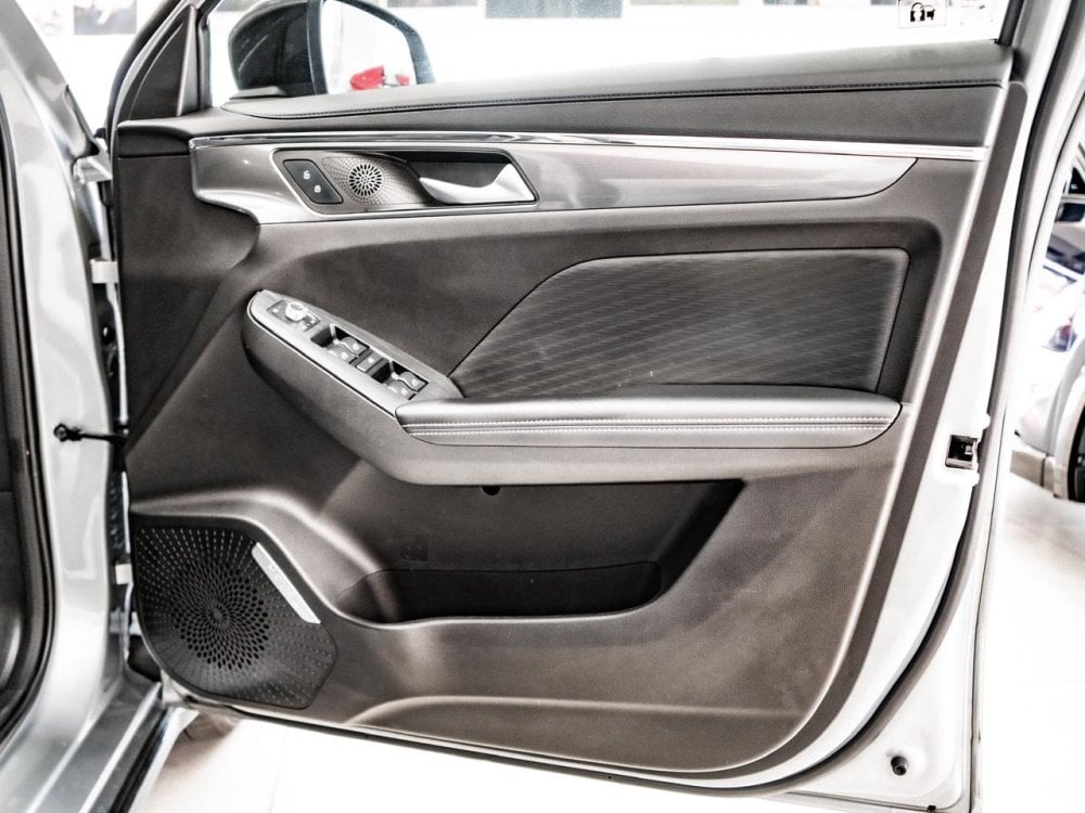 Photo 11 of 28