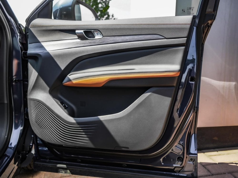 Photo 16 of 28