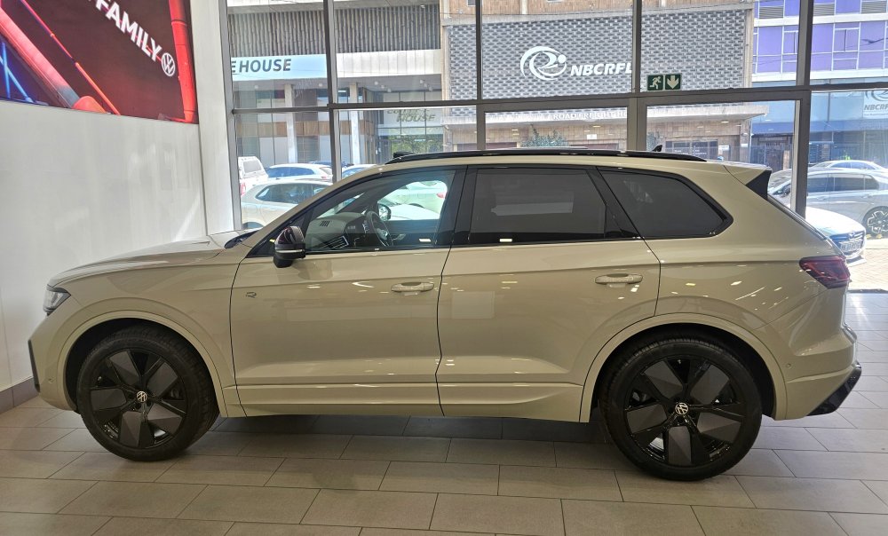 Photo 4 of 28