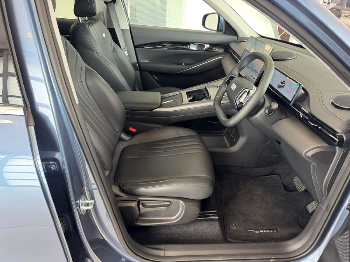 Photo 11 of 18
