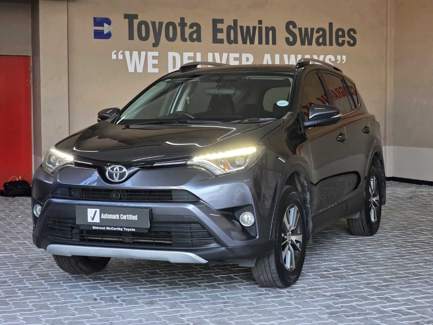 Photo 3 of 27