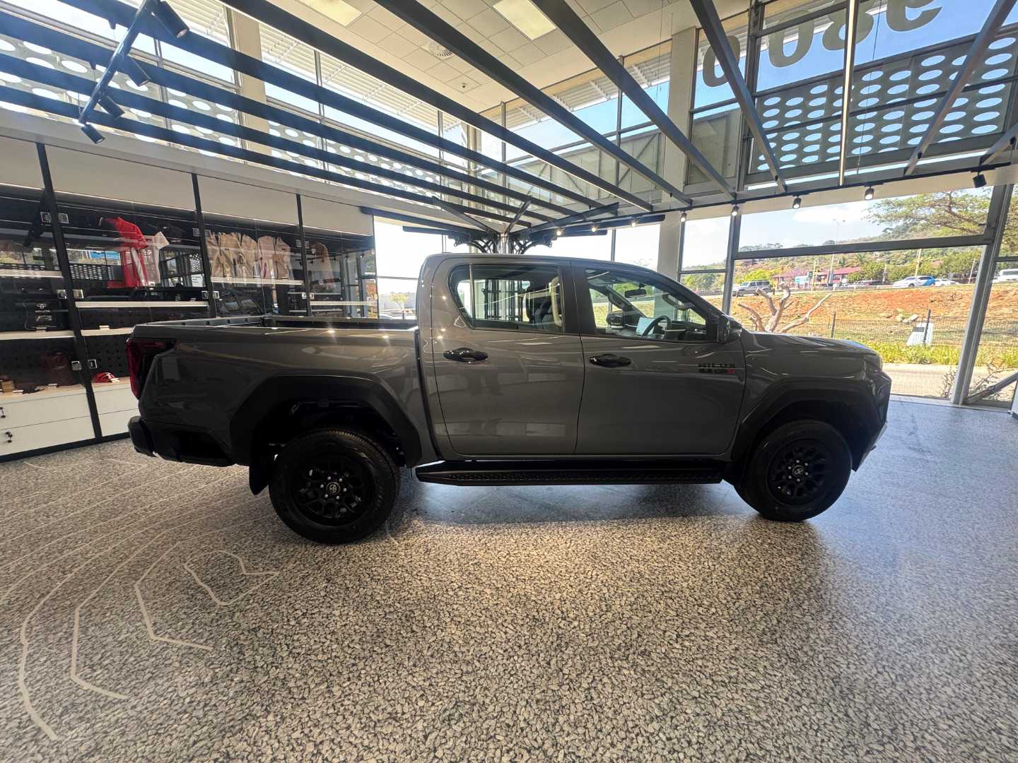 Photo 27 of 28