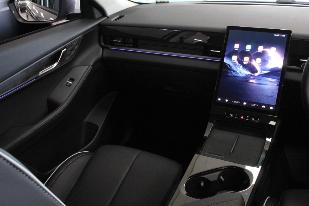 Photo 12 of 24