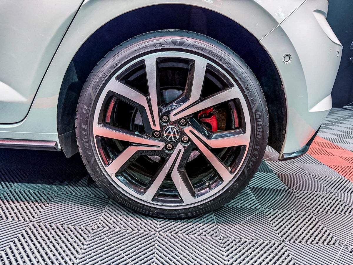 Photo 11 of 23
