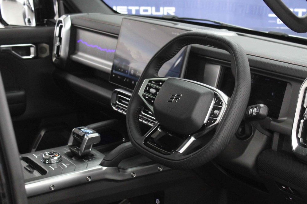 Photo 16 of 28