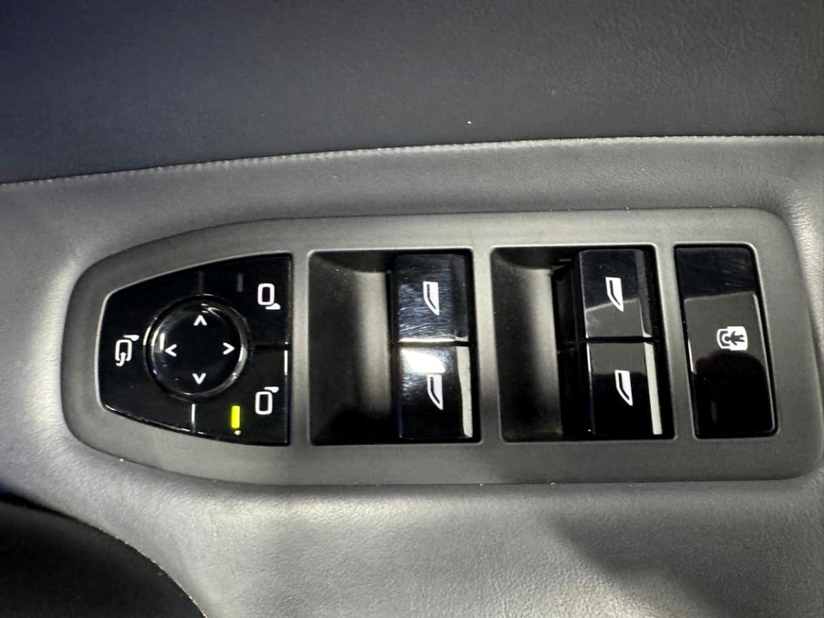 Photo 19 of 23