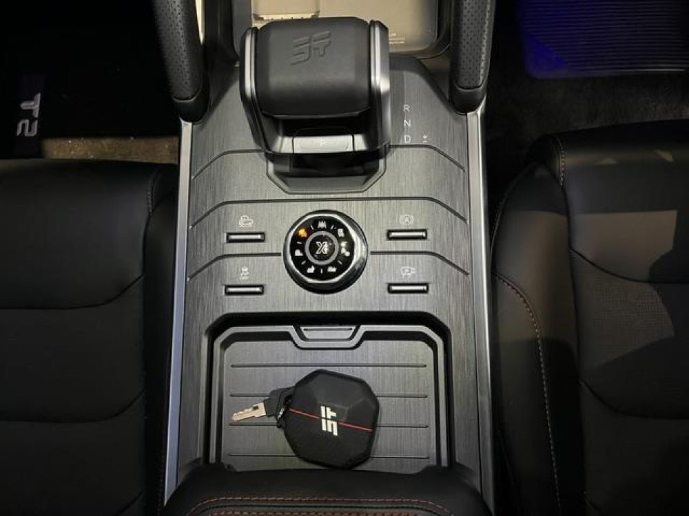Photo 16 of 28