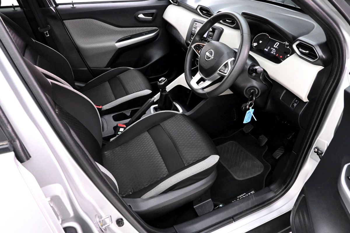 Photo 11 of 24