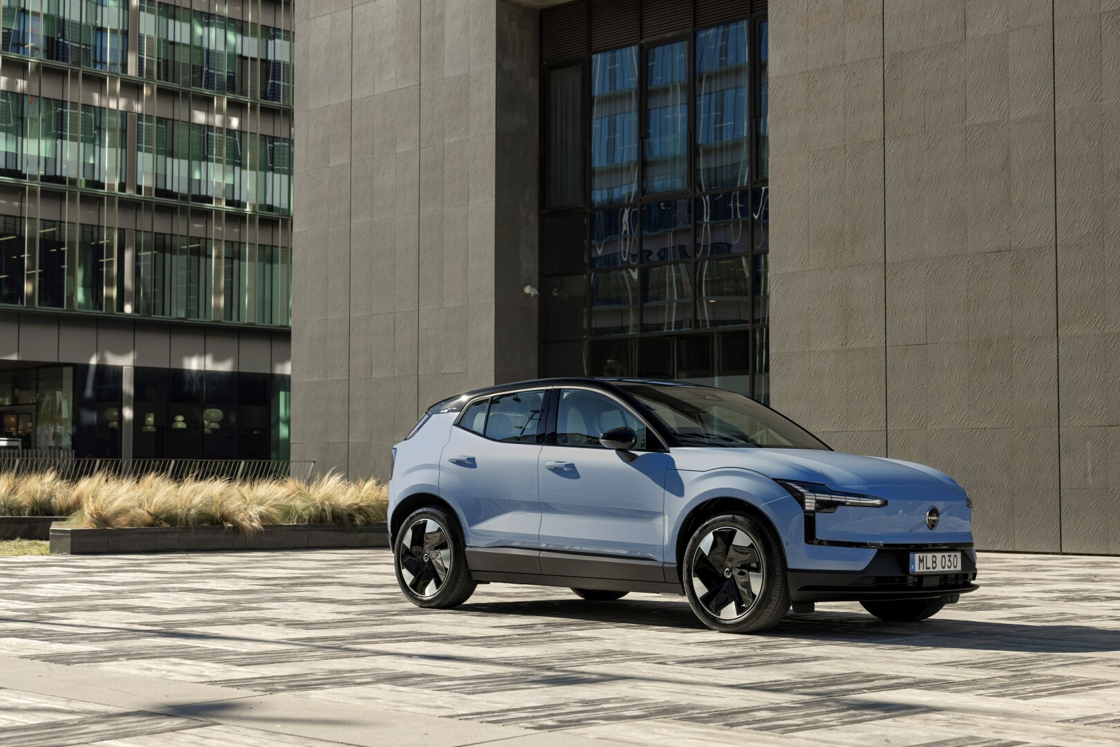 Volvo extends EV push with buyer incentives