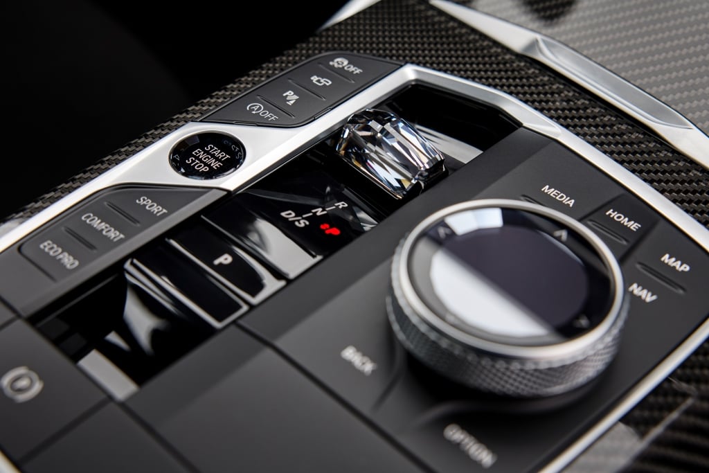 The latest iDrive system to feature in a 3 Series fortunately still offers a rotary controller, although the infotainent screen is touch-sensitive as well.