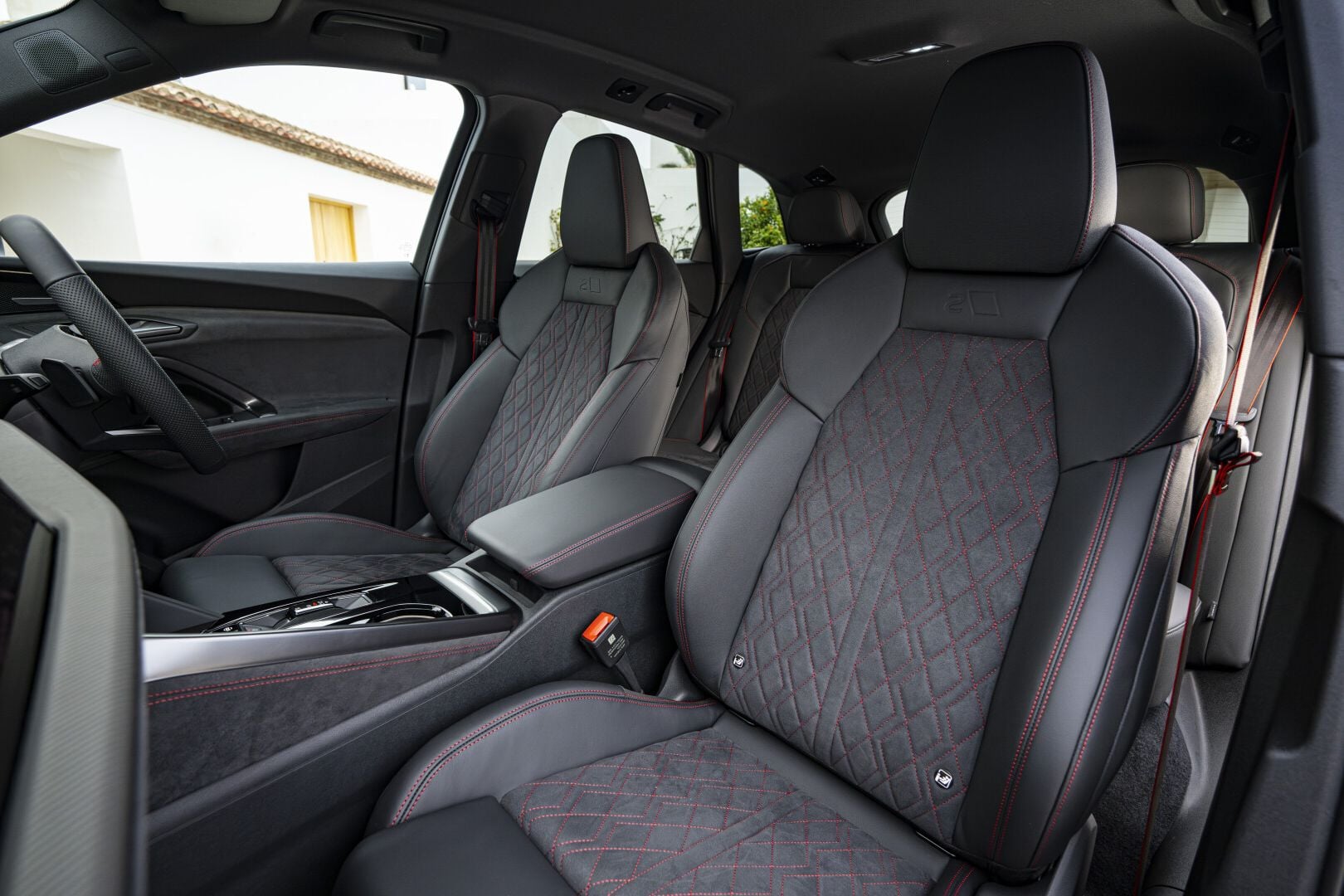Premium materials used for the Q5 interior