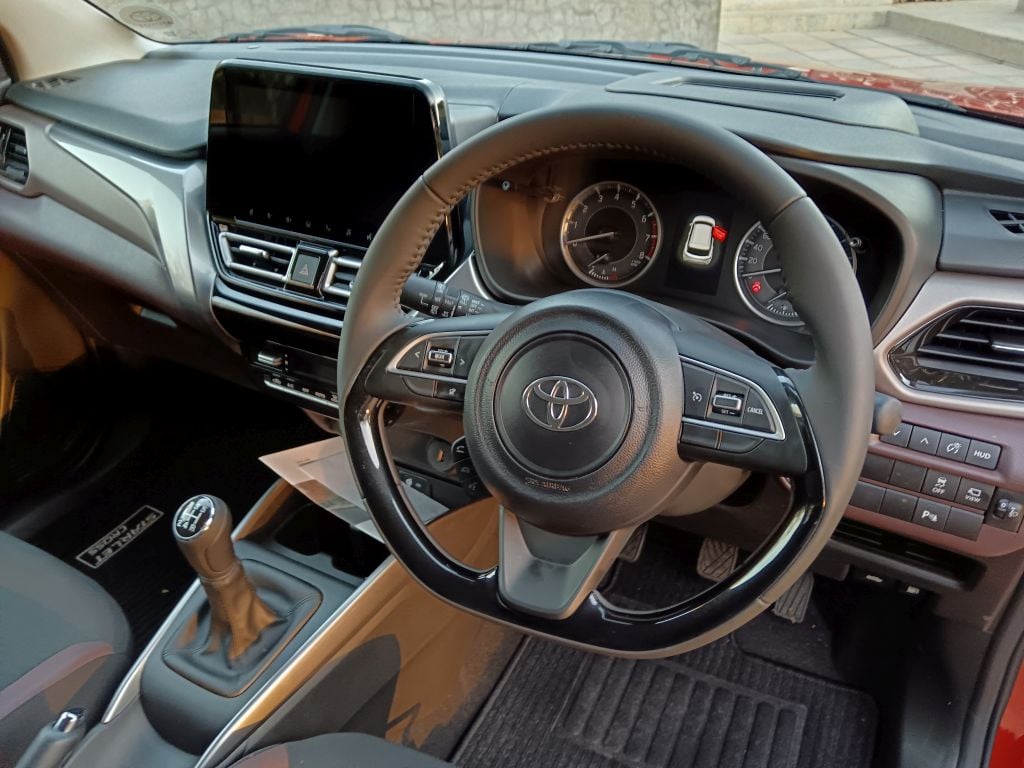 Toyota Starlet Cross interior