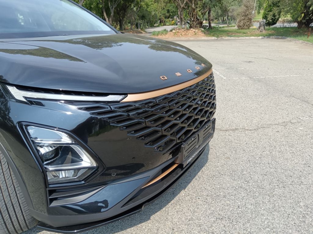 Golden grill of the Omoda C5 GT