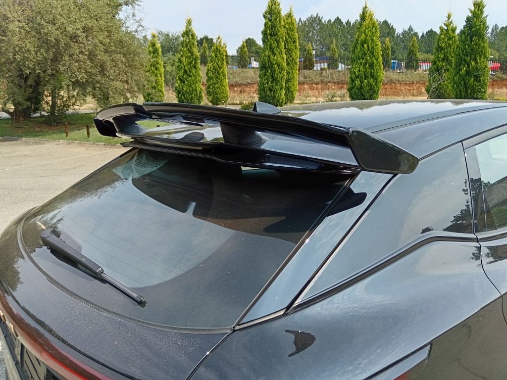 Sporty rear diffuser on the Omoda C5 GT