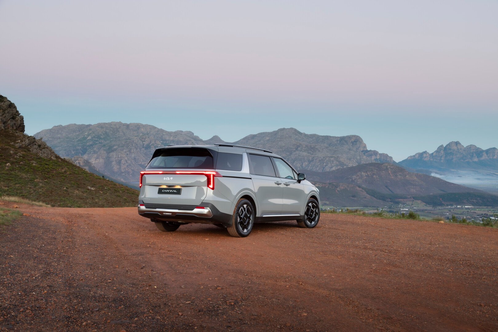 Rear view of the Kia Carnival