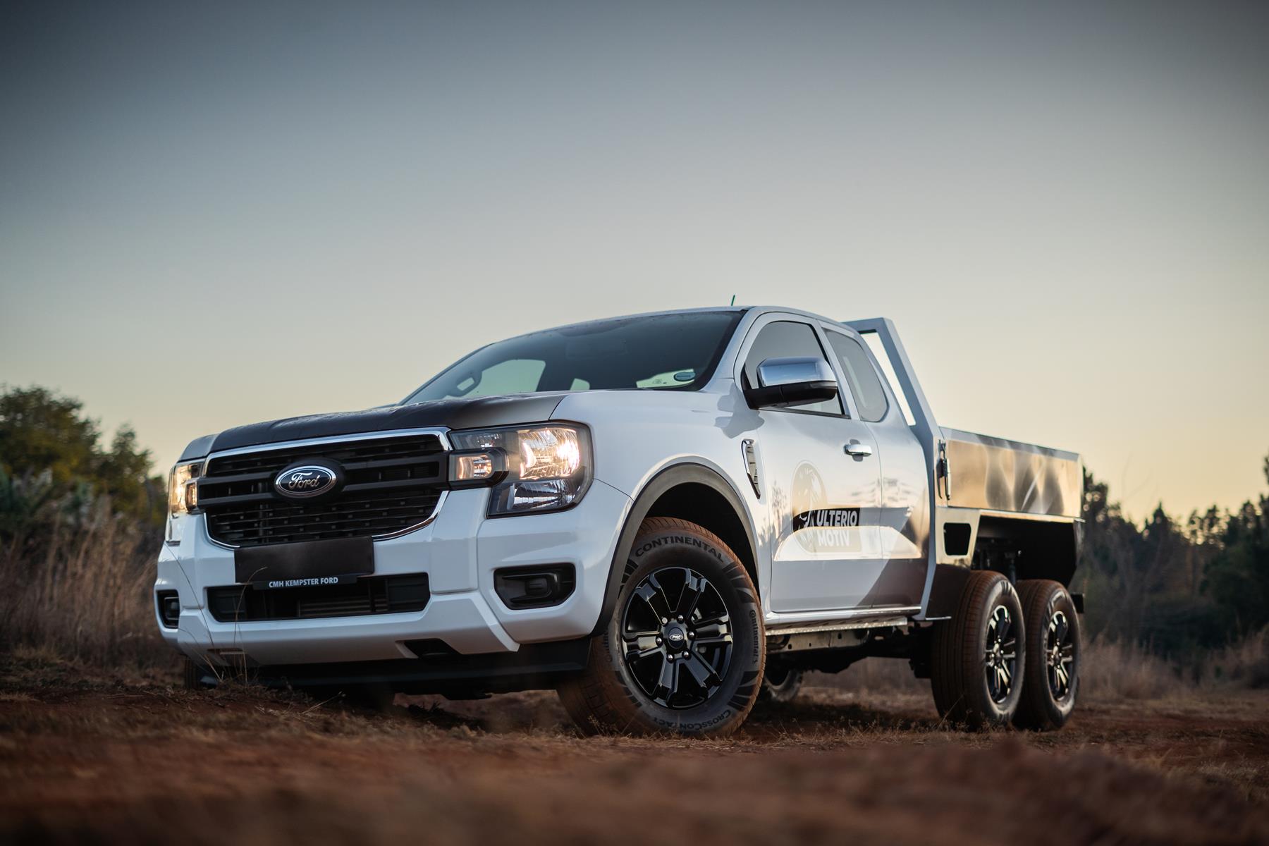 Ford Ranger six-wheel conversion static