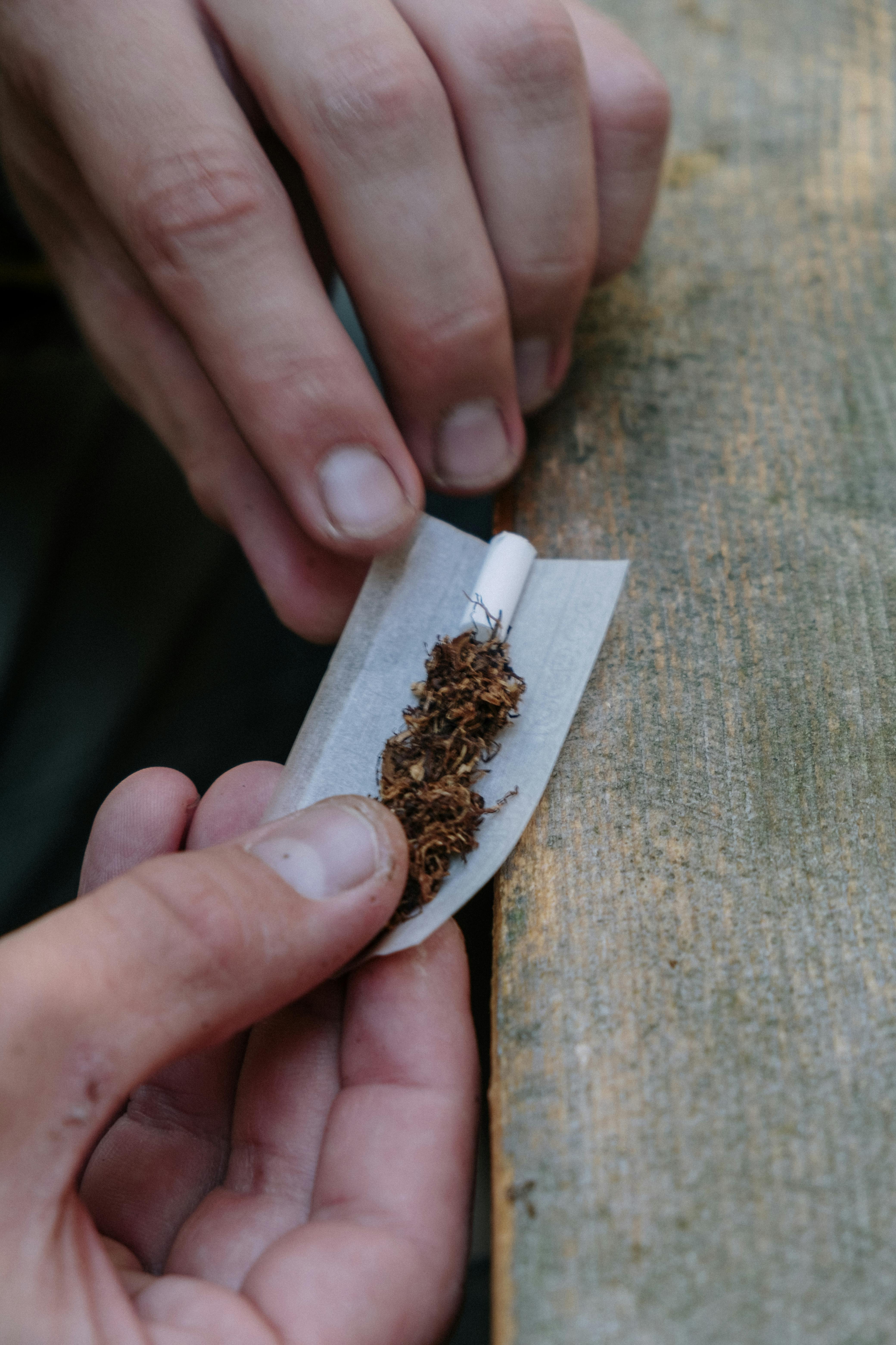 Rolling a joint